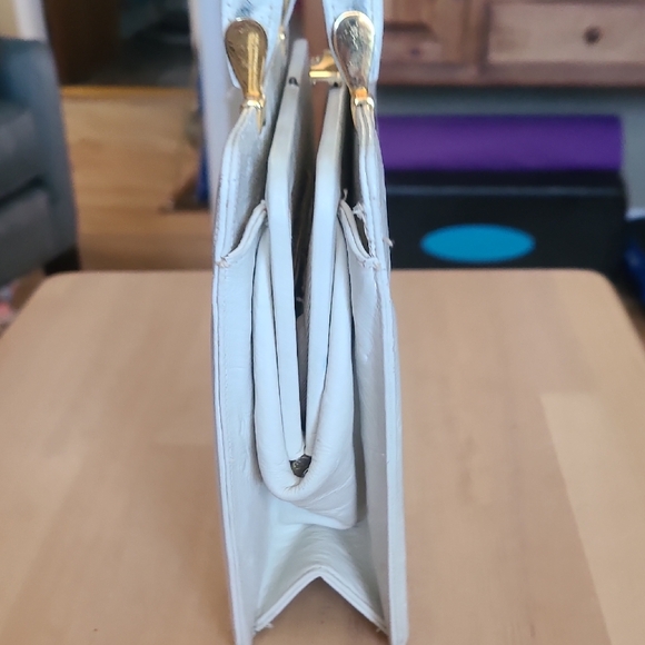 Elegant White Handbag - Picture 5 of 7